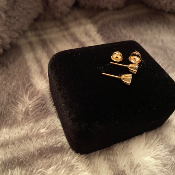 14KT DIAMOND EARRINGS YG .25CTS EACH / TOTAL .50 CTS G -H SI2 ROUNDS SCREW BACK - Picture 5 of 6